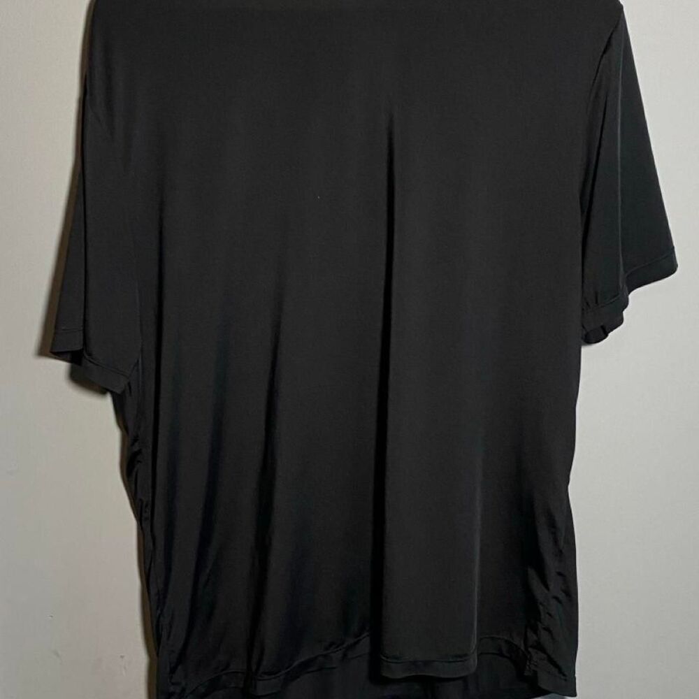 Athleta Men's Black and Grey T-shirt